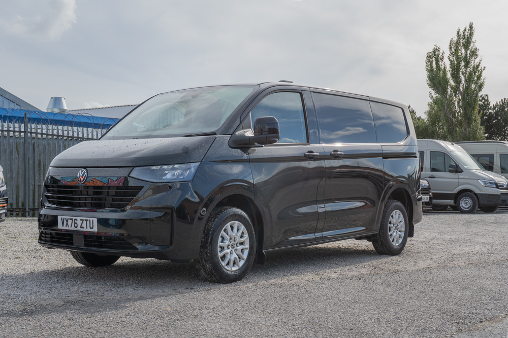 Volkswagen T7 Commerce Pro 150bhp T30 in Midnight black