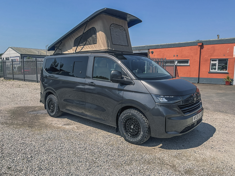 Volkswagen T30 T7 Commerce Plus - Offtrail High in Graphite Dust Metallic